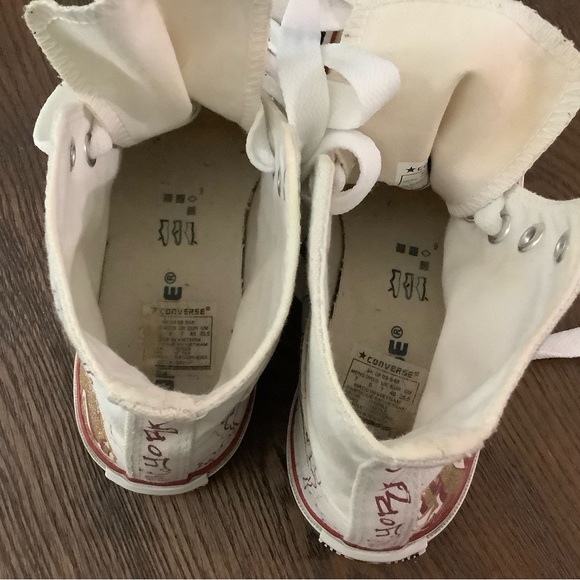 Chuck Taylor Converse Hightop - Picture 9 of 10